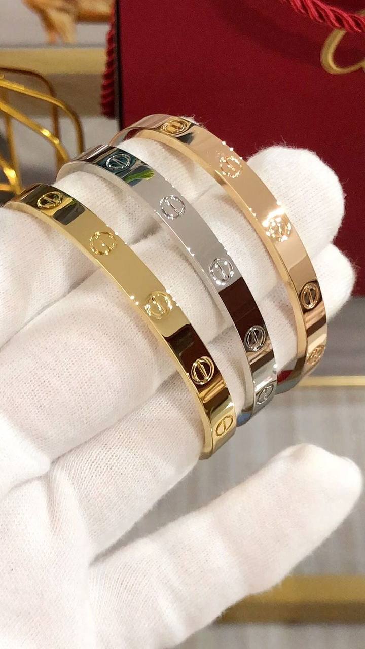 *Offer bangle* 🌺
Stainless steel non tarnished 
Size 15 to 👉 21

20 dhs🪙💕 simple box
30 dhs🪙💕 name box bag
Limit Stock

Zain48
♥️♥️♥️