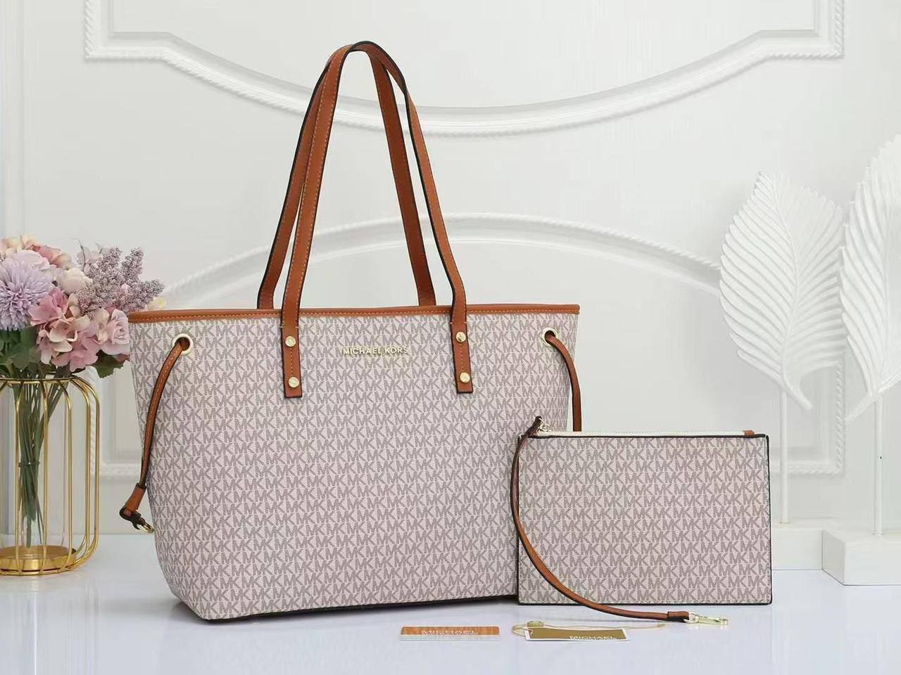 MK Tote
Size : 45 ~ 38 * 27 cm
80 dhs🪙💕

Zain115
♥️♥️♥️