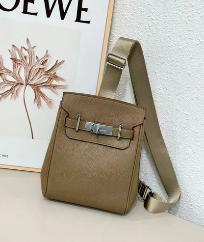 HERMES 

NEW DESIGN 

GOOD QUALITY 

WITH BOX 

110 DHS🇦🇪🇦🇪🇦🇪
Zain295
♥️♥️♥️