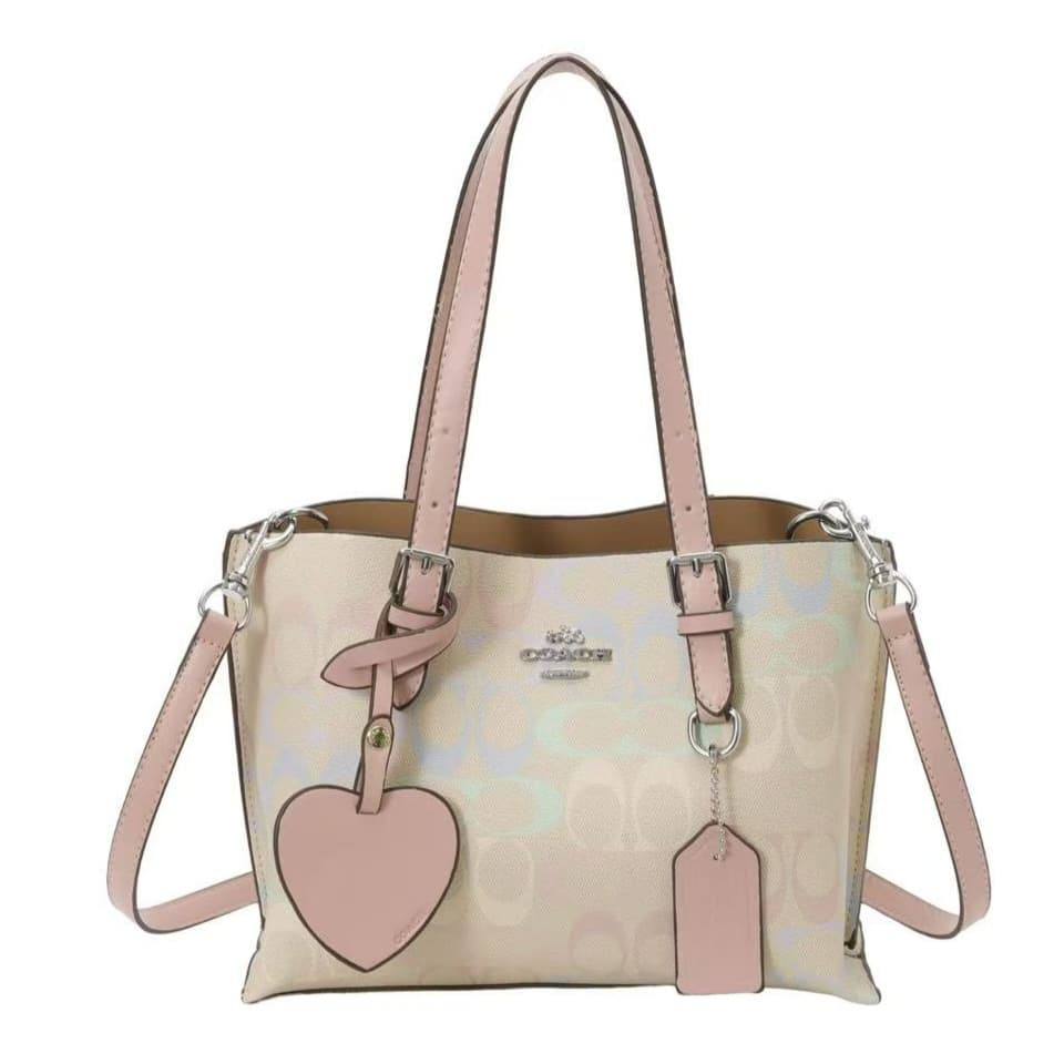 Coach
70 dhs✅

Zain232
♥️♥️♥️