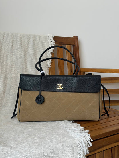 Chanel Suede Tote

For Price 👇 WhatsApp✅
0568585901 
0507557372
0552275751 Owner Zain 👌

Available In 3 Size
43CM
36CM
31CM

Zain317
♥️♥️♥️