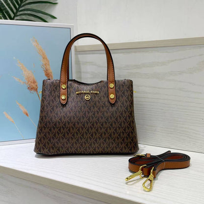 Celine - MK
90 dhs🪙🌨️

With box
🎁🎁🎁

Zain35
♥️♥️♥️