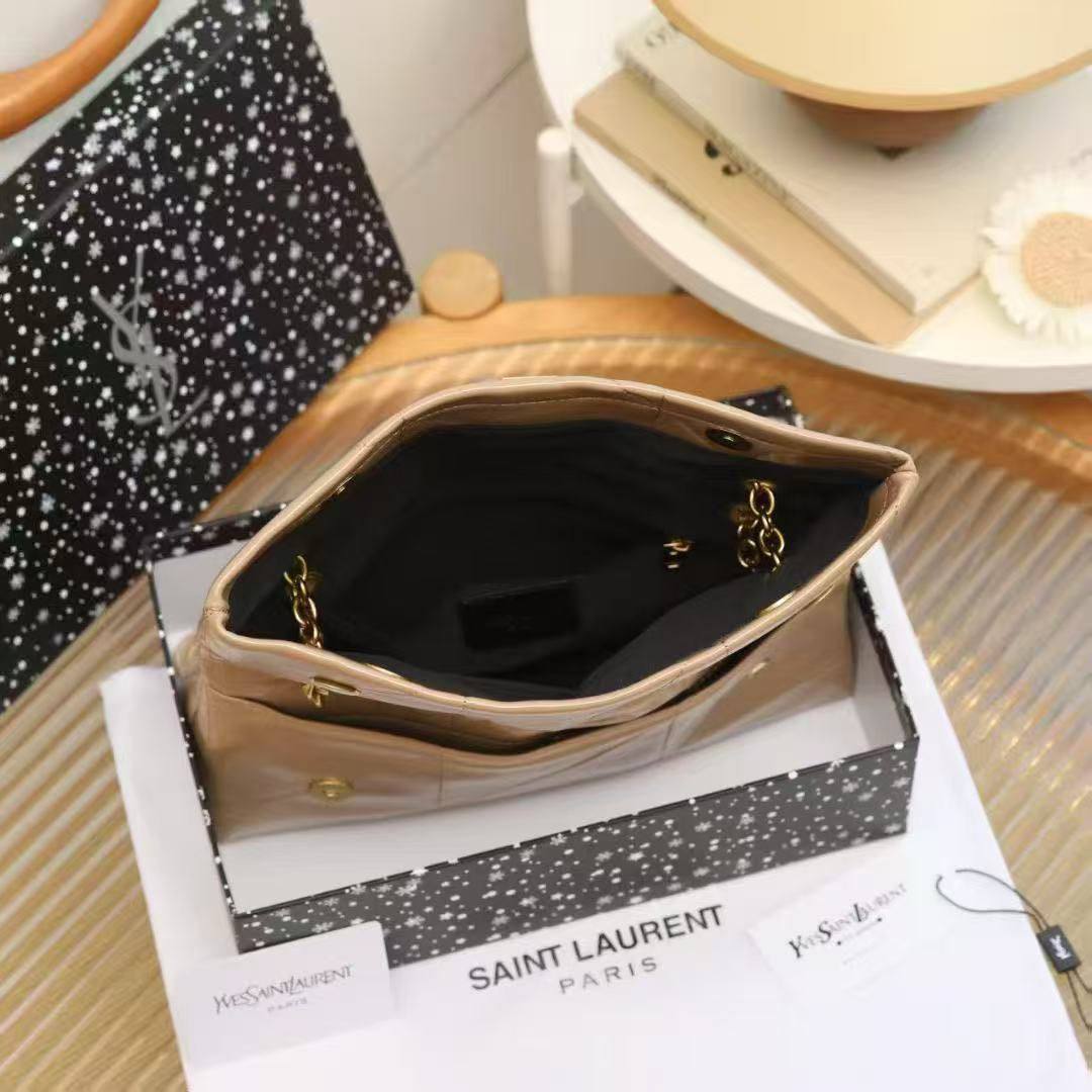 YSL
SIZE:L28*W8*H16.5cm
95 dhs✅

with box
🎁🎁🎁

Zain72
♥️♥️♥️