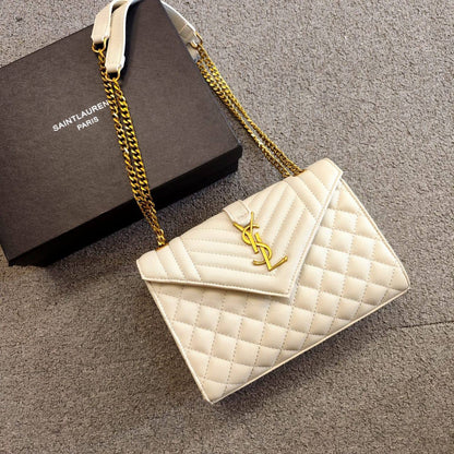 YSL
90 dhs✅
high quality 
with box24cm

Zain26
♥️♥️♥️
