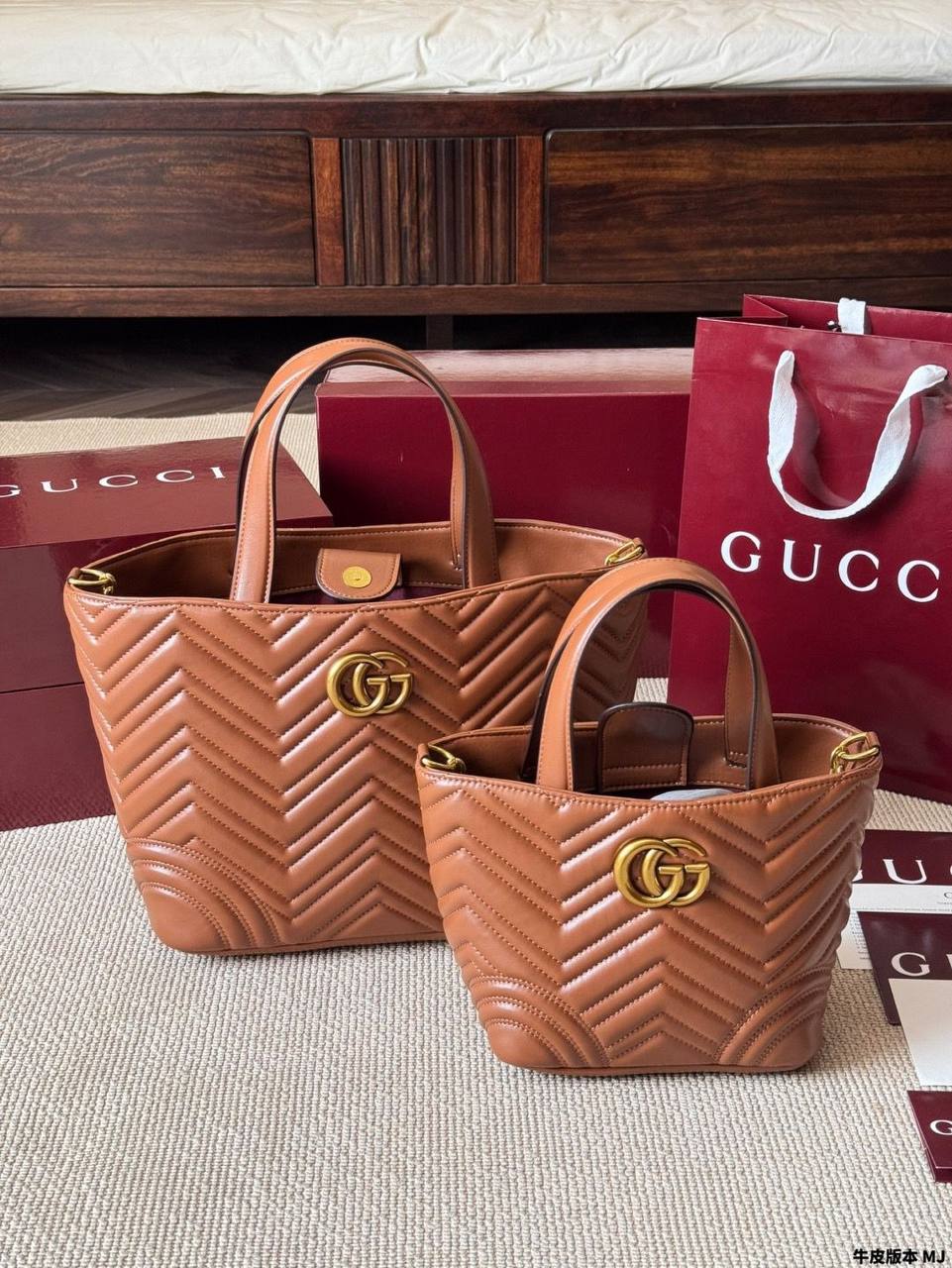 Gucci

small19cm  
with box   
🎁🎁🎁

big28cm
no box
115 dhs🪙🌨️

Zain04
♥️♥️♥️