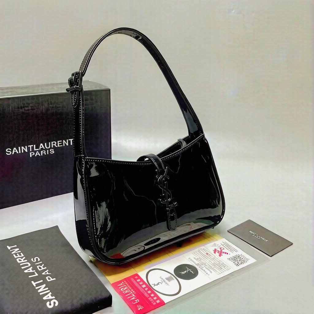 YSL 
 GOOD QUALITY
 WITH BOX 
🎁🎁🎁

110 dhs✅

Zain295
♥️♥️♥️