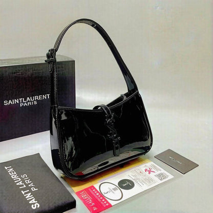 YSL 
 GOOD QUALITY
 WITH BOX 
🎁🎁🎁

110 dhs✅

Zain295
♥️♥️♥️
