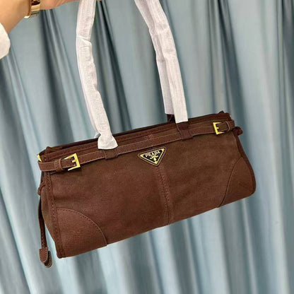 Prada
Master❣️❣️
high quality 
350 dhs🇦🇪🇦🇪
#31cm🙋‍♂️❤️

Zain228
♥️♥️♥️
