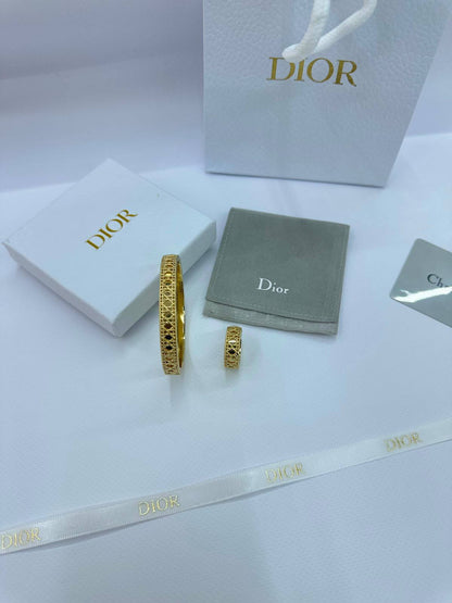 Dior
Bangle 🔥
Ring 💍 available size👇
7,8,9
good quality 💯
With brand boxes 🗃️ 

And paper bag 🛍️
55 dhs🇦🇪🇦🇪🇦🇪
With master box 📦 
And paper bag 🛍️
70 dhs🇦🇪🇦🇪🇦🇪


Zain216
♥️♥️♥️