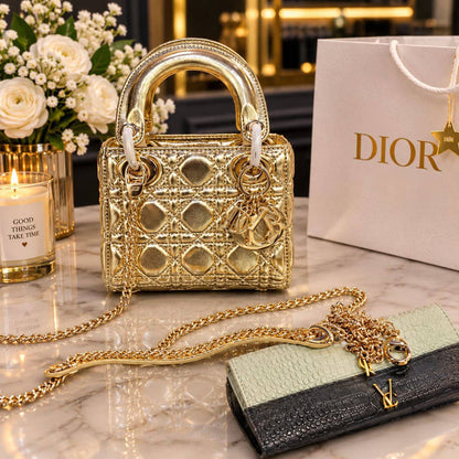 Dior Bag 

17Cm 
With Box
280 dhs🇦🇪🇦🇪

Zain131
♥️♥️♥️