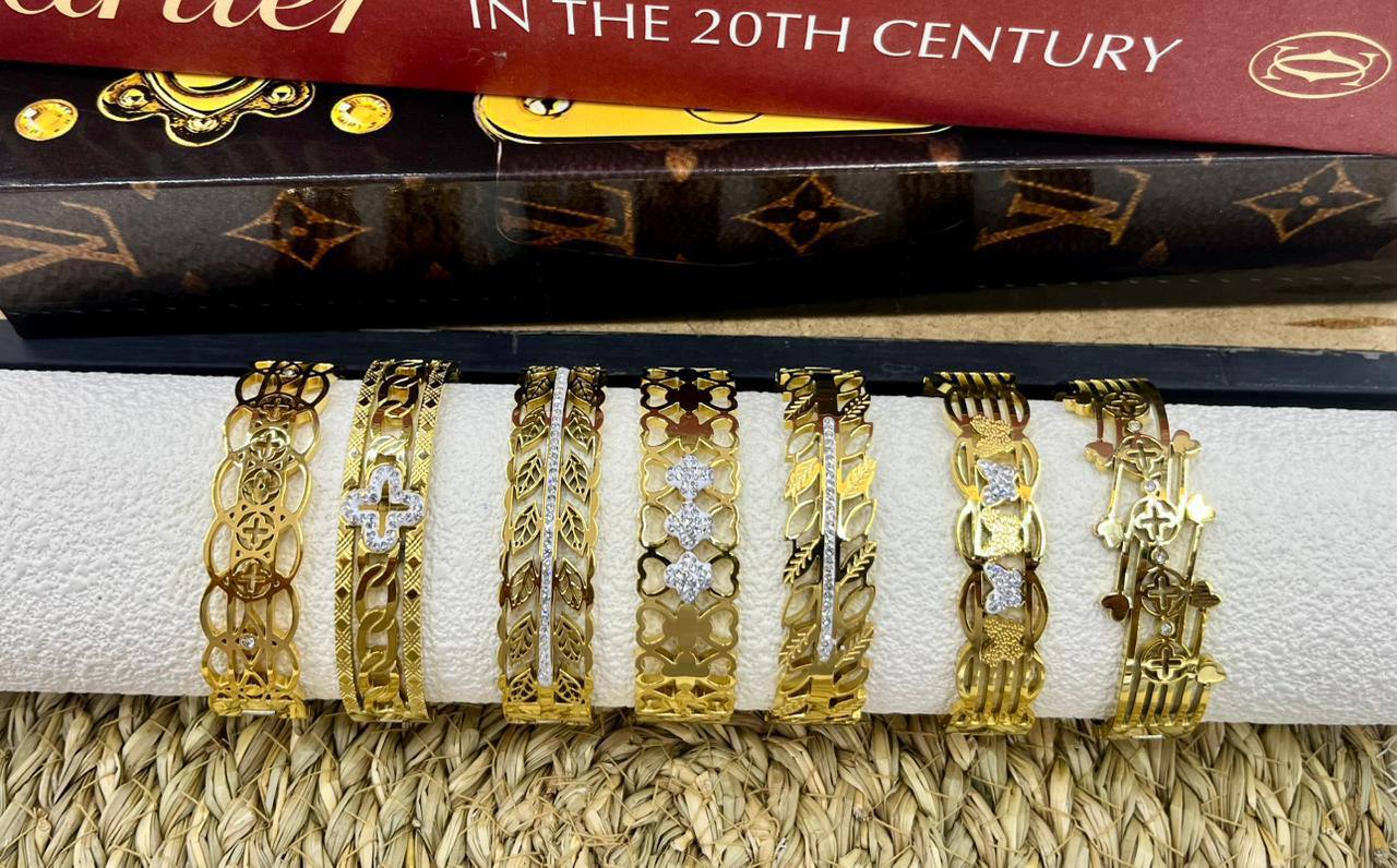 BANGLE’S
New Arrival 🍃
20 dhs🪙🌨️

Zain263
♥️♥️♥️