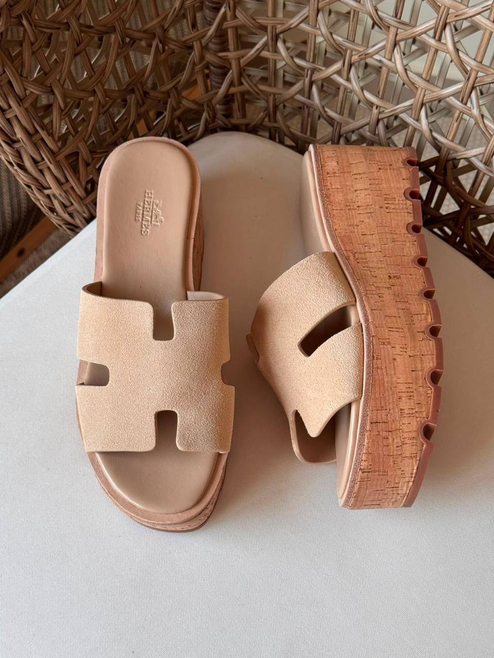 🩶 HERMES 🩶
✨ New Collection
👠 36–41
💎 Premium Quality
🔥 Super Master
450 dhs✅

Zain198
♥️♥️♥️