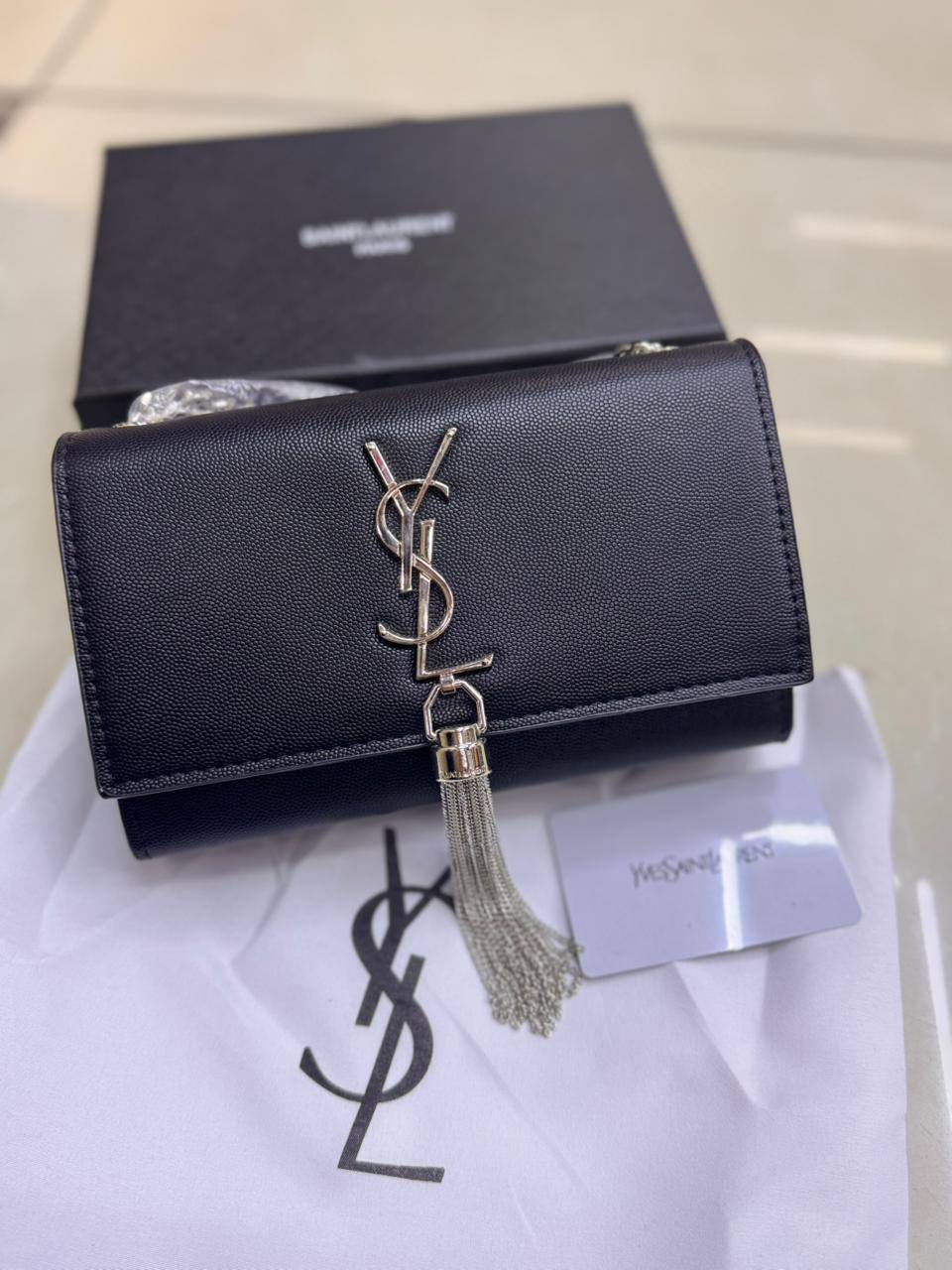 🌿 Ysl Kate
1️⃣ Frist quality +🎁
Size : 22 * 14 cm
90 dhs❣️
with box 🎁

Zain115
♥️♥️♥️