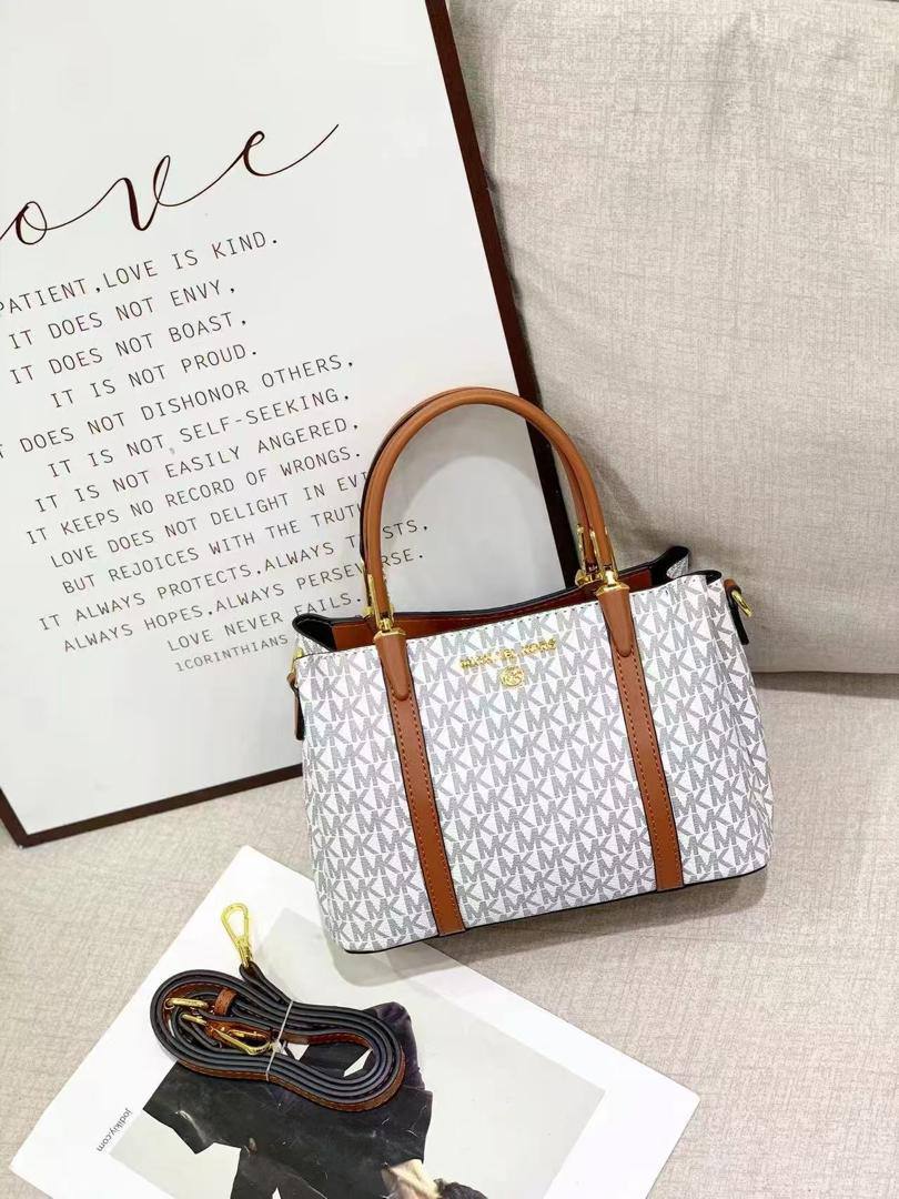 Bags
90 dhs✅
high quality

Zain26
♥️♥️♥️