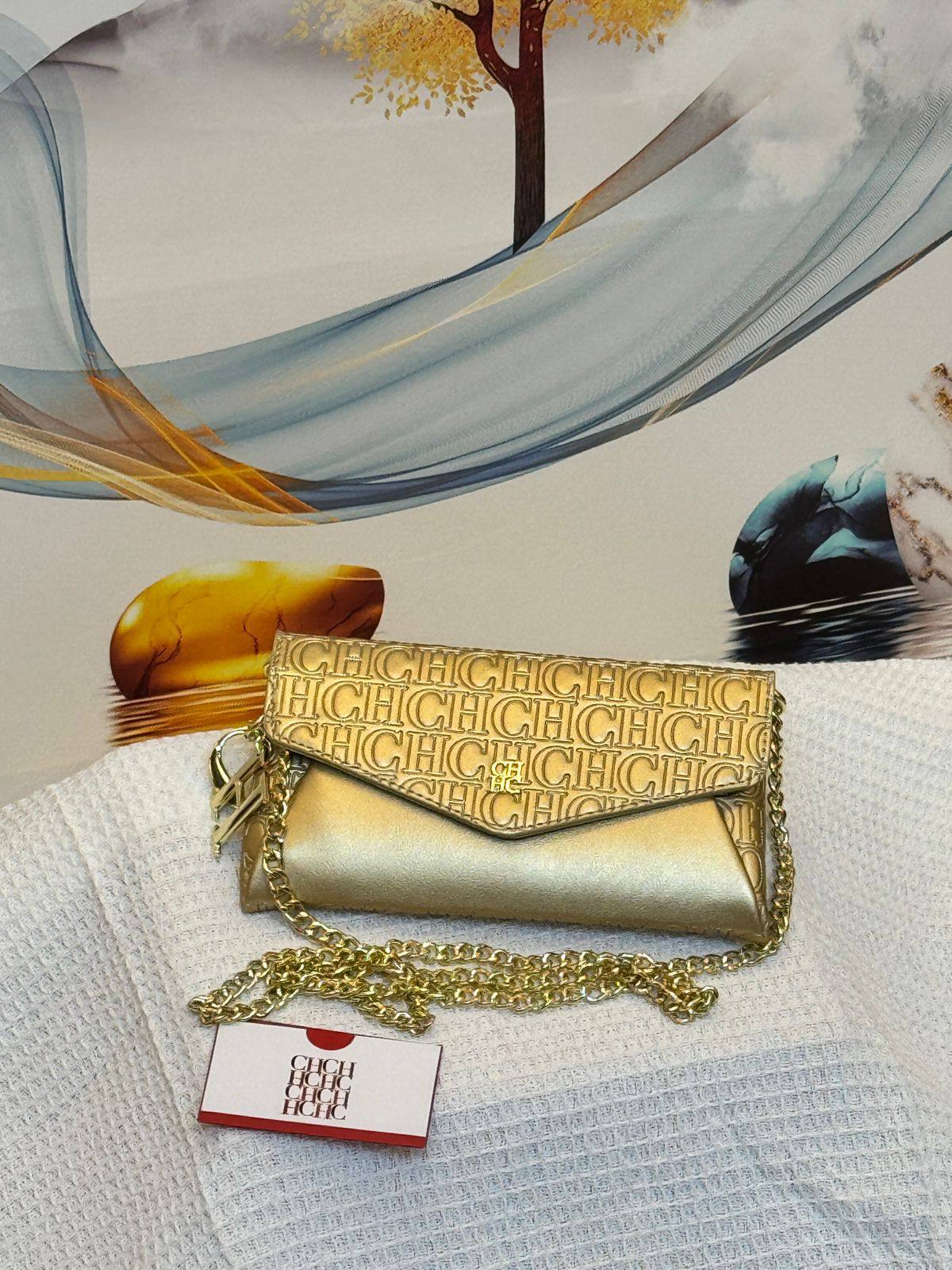 CHCH

Best quality 

with box
90 dhs🇦🇪🇦🇪

size 22CM

Zain290
♥️♥️♥️