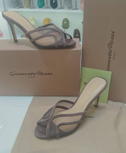 New Stock
280 dhs✅
Size 36-41

Zain207
♥️♥️♥️