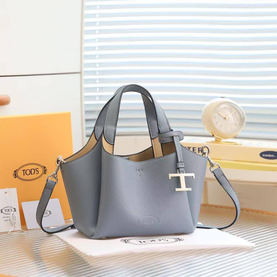 TODS
110 dhs🇦🇪🇦🇪
with box
size 24cm
High quality

Zain26
♥️♥️♥️