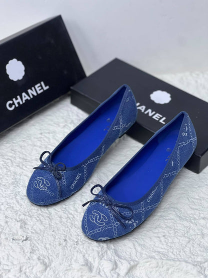 Chanel 
New arrive
Size 36-41
105 dhs🇦🇪🇦🇪

(Limited stock )🙏

Zain21
Zain86
♥️♥️♥️