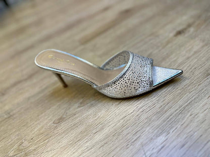 Gianvito rossi
High quality 
size 36-42 
120 dhs🪙🌨️

Zain132
♥️♥️♥️