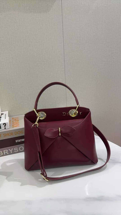 Dior 
Good Quality 

With Box 
🎁🎁🎁

105 dhs❣️

Zain250
♥️♥️♥️