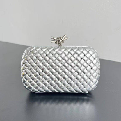 Bottega Veneta Knot Minaudière Clutch in Intreccio Mirror Leather✅*
*Size 19 cm*
For Price 👇 WhatsApp✅
0568585901 
0507557372
0552275751 Owner Zain 👌

Zain274
♥️♥️♥️