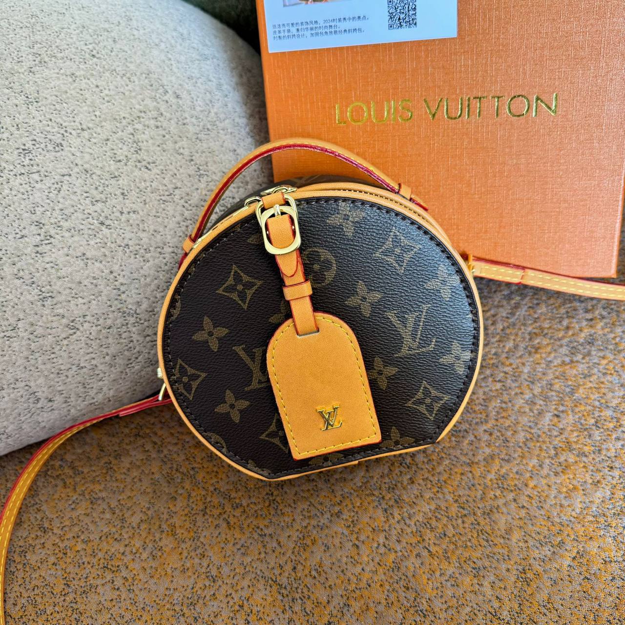 LV

With box
🎁🎁🎁

 90 dhs💓

Zain137
♥️♥️♥️