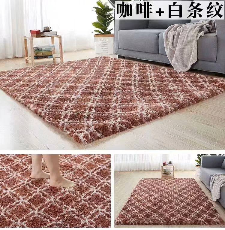 Velvet carpet 
Washing machine you can wash .
Good quality strong for long time !!
Size 160*210
120 dhs✅

Zain99
♥️♥️♥️