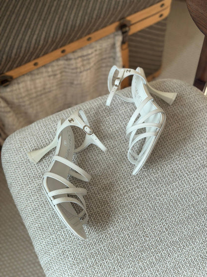 Chanel new 🩶
Size: 36 to 41
Super master quality 
450 dhs💚

Zain198
♥️♥️♥️