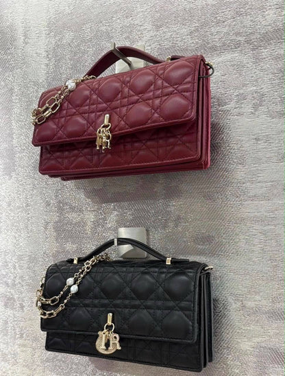 Dior
105 dhs🇦🇪🇦🇪
good-quality with box

Zain35
♥️♥️♥️