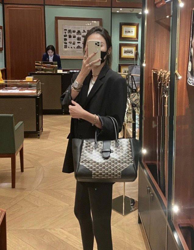 GOYARD 
COPY ONE 
150 dhs🇦🇪🇦🇪

Zain295
♥️♥️♥️