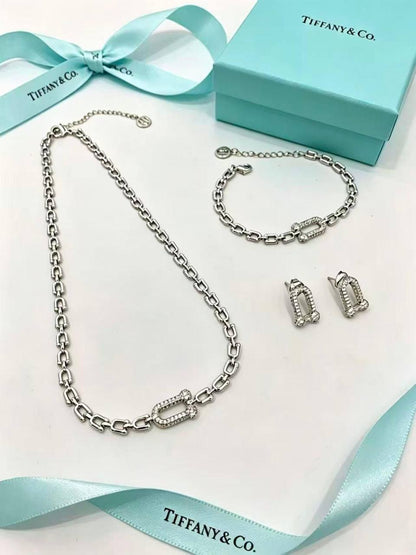 TIFFANY 

💫✨NECKLACE BRACELET EARRINGS
100 dhs🇦🇪🇦🇪🇦🇪

WITH BOX AND PAPER BAG🎁🛍️

Zain89
♥️♥️♥️