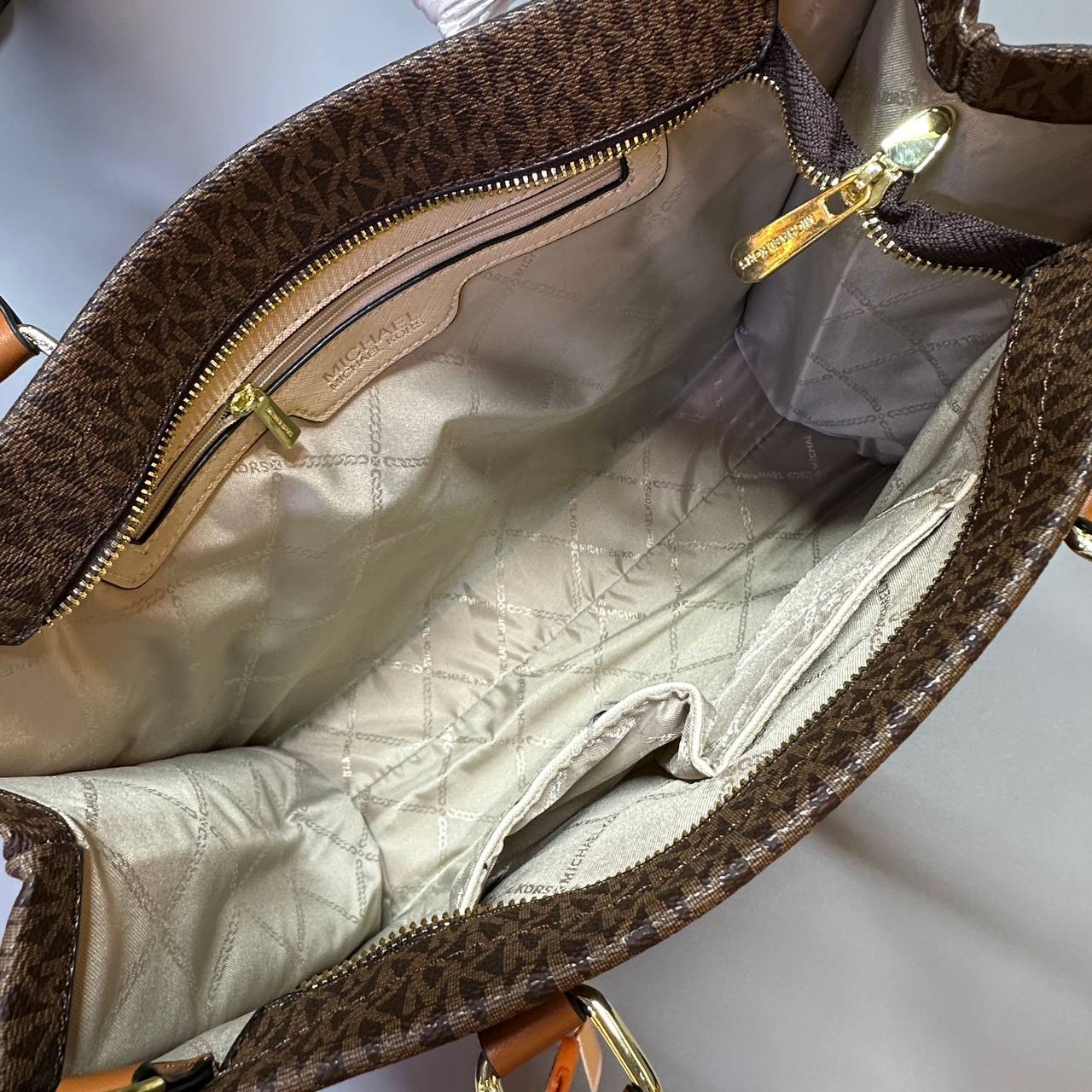 MK 
 GOOD QUALITY 
95 dhs✅

Zain39
♥️♥️♥️