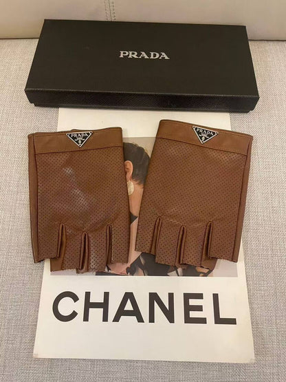 Glove
Available new collection 😍😍😍 
250 dhs🪙

Zain262
♥️♥️♥️