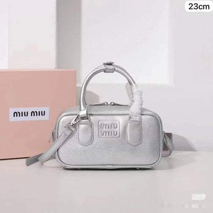 🌷 Miumiu
1⃣️ First quality +🎁
Size : 23 * 8 * 11 cm
85 dhs✅
with box🎁

Zain115
♥️♥️♥️
