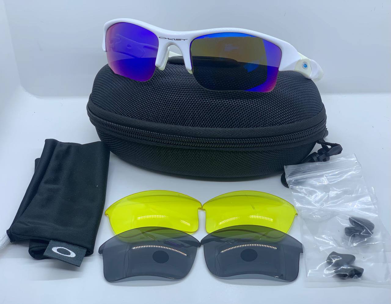 Oakley
Oakley Master quality 
130 dhs✅

Zain126
♥️♥️♥️