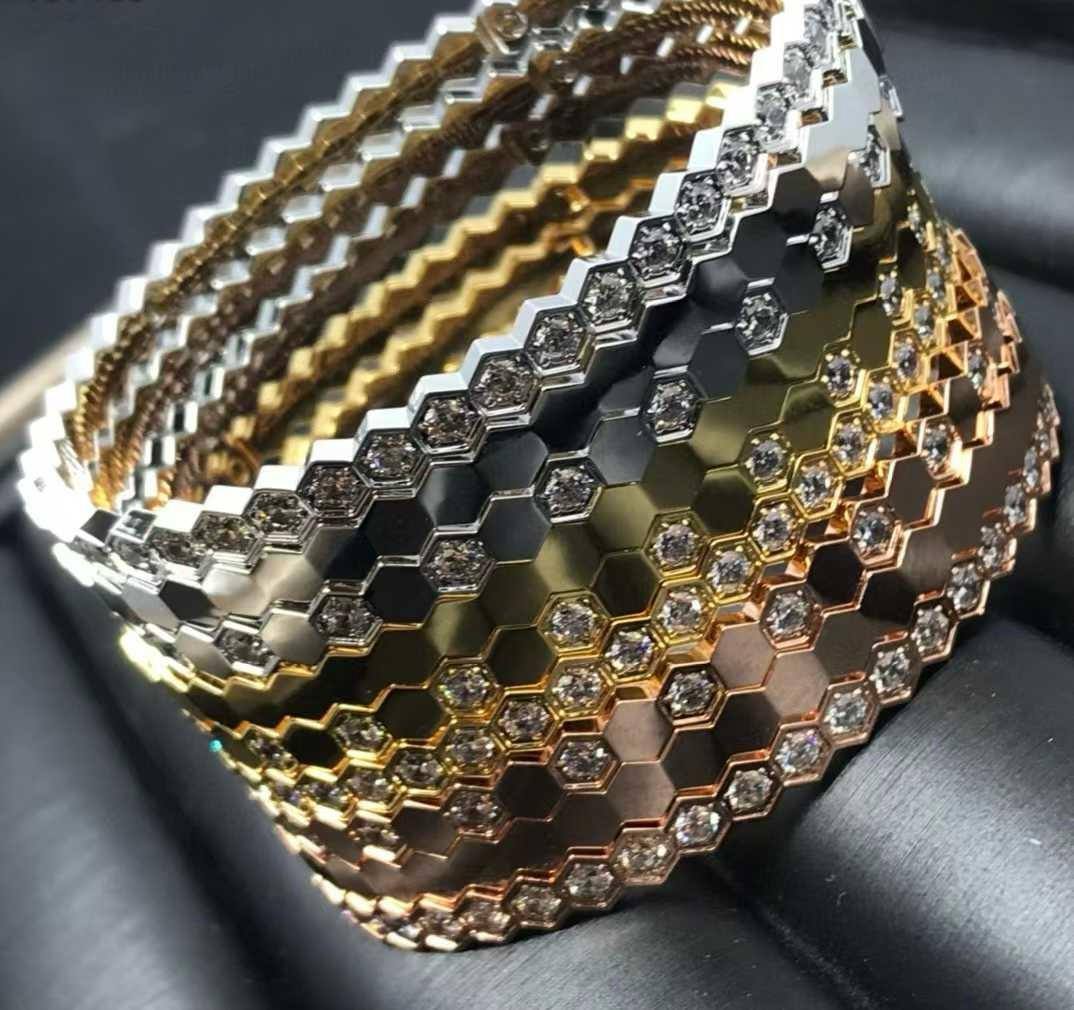 CHOUMET BANGLE
MASTER ✨💫
55 dhs💓 EACH 
WITH BOX AND PAPER BAG🛍️🎁

SET 
150 dhs💓 ✨💫GOLD, SILVER,ROSE GOLD.

Zain89
♥️♥️♥️