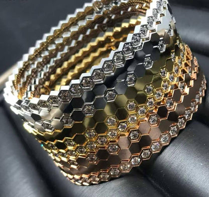 CHOUMET BANGLE
MASTER ✨💫
55 dhs💓 EACH 
WITH BOX AND PAPER BAG🛍️🎁

SET 
150 dhs💓 ✨💫GOLD, SILVER,ROSE GOLD.

Zain89
♥️♥️♥️