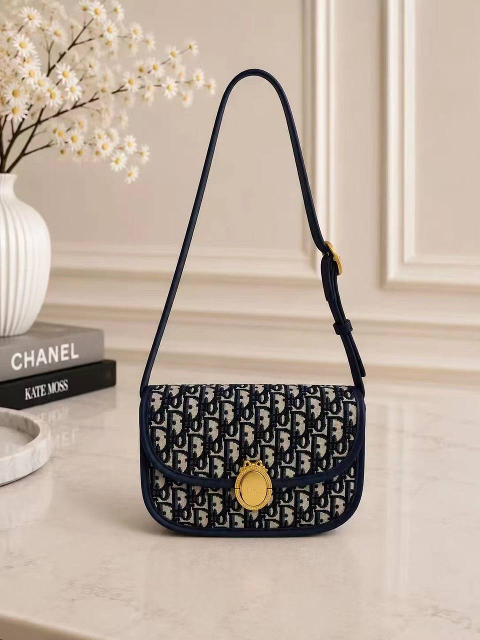DIOR 
23cm
110 dhs💛
with box

Zain44
♥️♥️♥️
