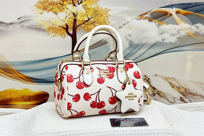 COACH
Best quality WITH BOX
95 dhs✅
size 18CM

Zain290
♥️♥️♥️