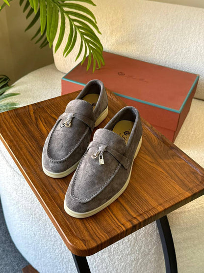 LORA PIANA 
SuperMaster Quality 💯
450 dhs💓
Size:36-41💥

Zain171
♥️♥️♥️