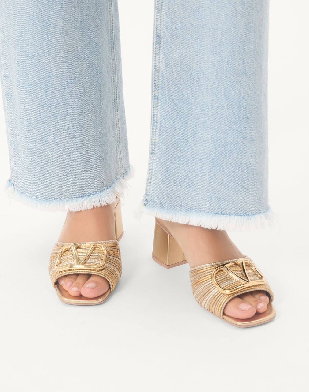 Valentino
AA Quality
𝘀𝗶𝘇𝗲: 𝟯𝟲 𝘁𝗼𝗼 𝟰2
450 dhs🇦🇪🇦🇪

Zain303
♥️♥️♥️