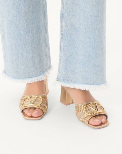 Valentino
AA Quality
𝘀𝗶𝘇𝗲: 𝟯𝟲 𝘁𝗼𝗼 𝟰2
450 dhs🇦🇪🇦🇪

Zain303
♥️♥️♥️