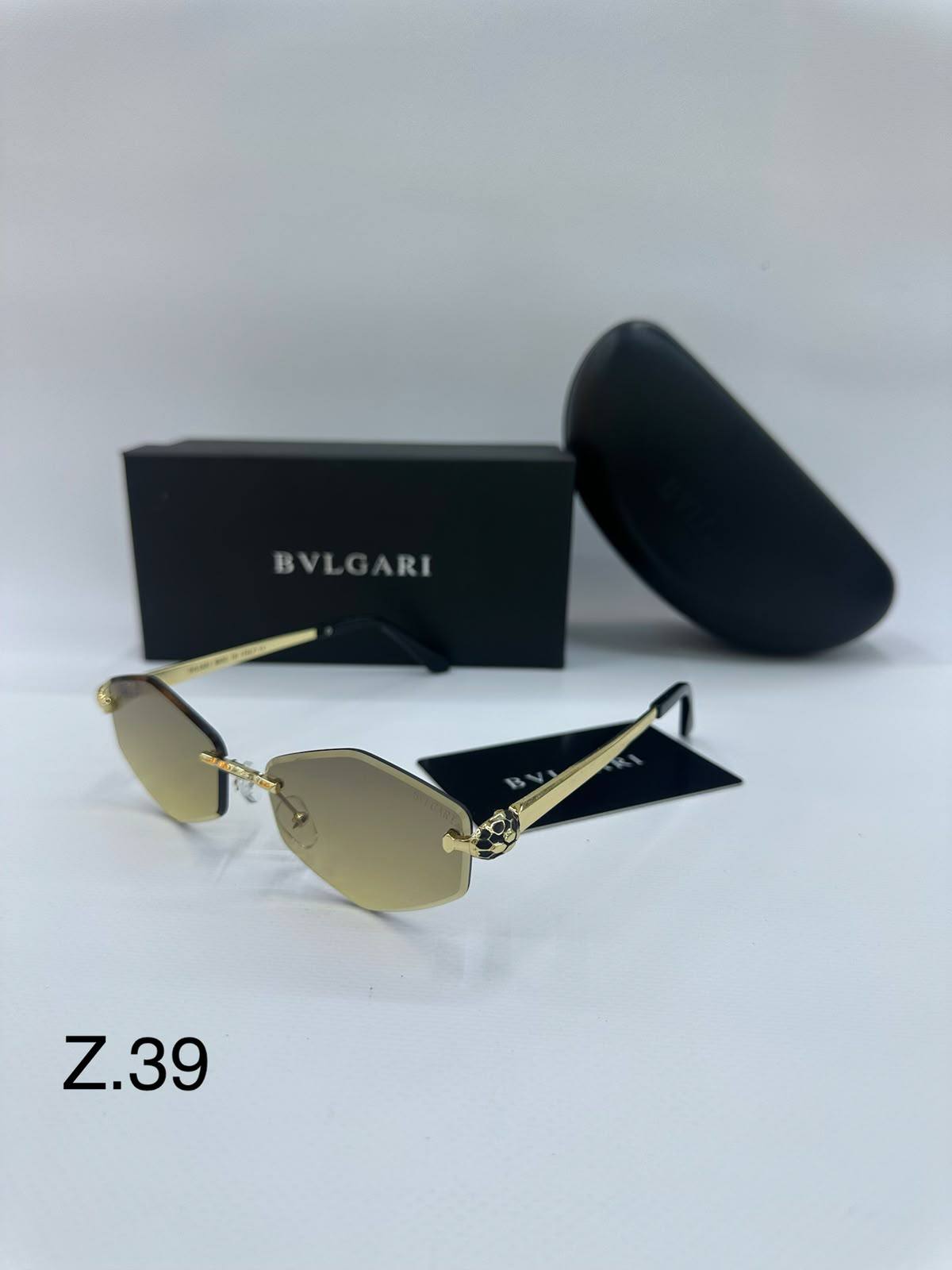 Bvlgari 
Sunglasses 💥
Copy 1️⃣ 
good quality 💯
With original boxes  🗃️ 
60 dhs✅

Zain216
♥️♥️♥️