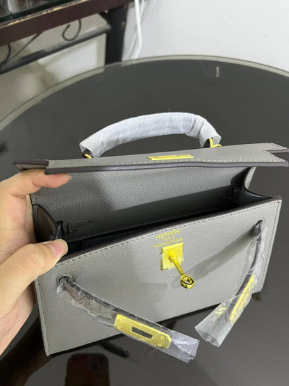 Hermes
95 dhs✅
with box
size 22cm

Zain42
♥️♥️♥️