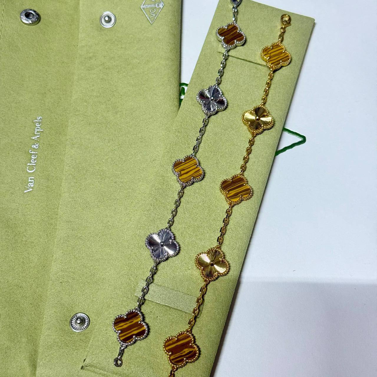 VCA ❤️‍🔥*
Bracelet 🐦‍🔥
Super master quality 💯
With normal boxes 📦 
65 dhs🪙🌨️
With master box 🗃️ 
105 dhs🪙🌨️

Zain216
♥️♥️♥️