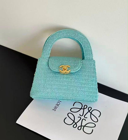CHANEL
 GOOD QUALITY
 WITH BOX 
120 dhs✅

Zain39
♥️♥️♥️