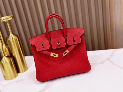 HERMES BIRKIN NEW CAME GOOD QUALITY 
110 dhs🇦🇪🇦🇪
Size:25cm

Zain295
♥️♥️♥️