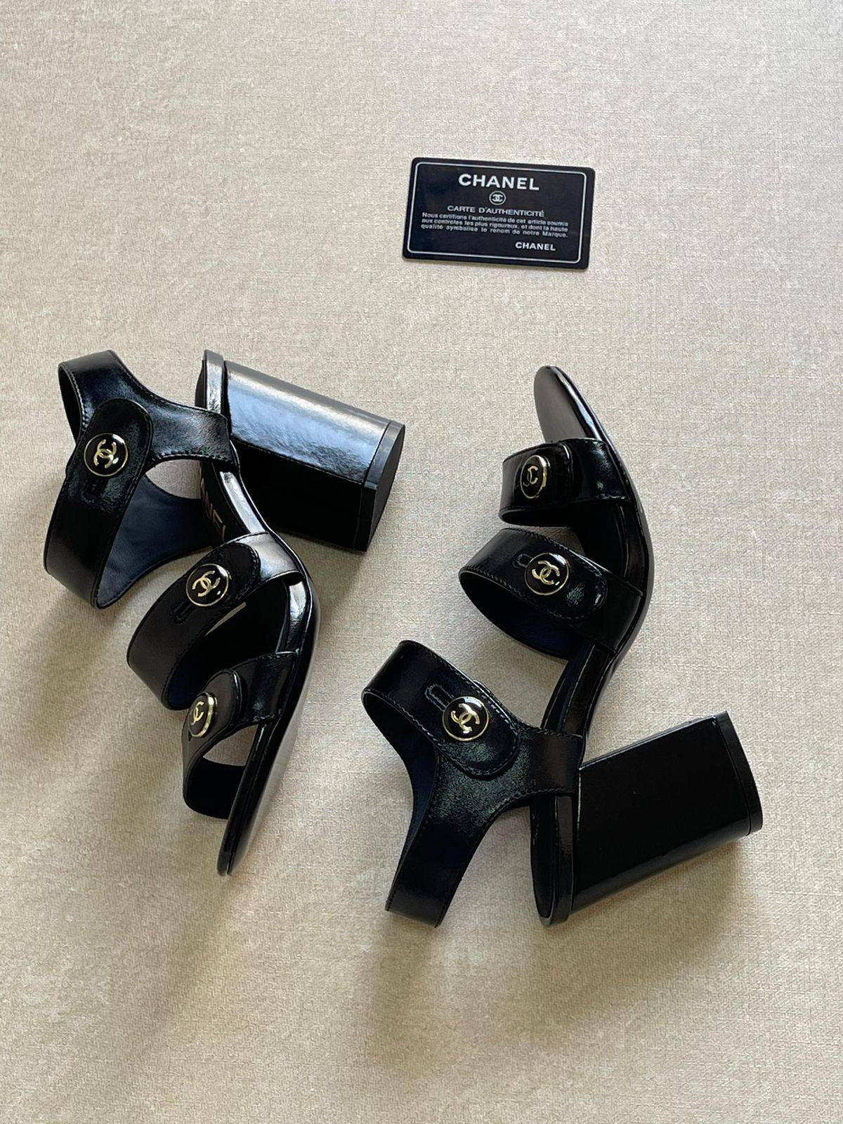 CHANEL 
SuperMaster Quality 💯
480 dhs🌺
Size:36-41💥

Zain171
♥️♥️♥️
