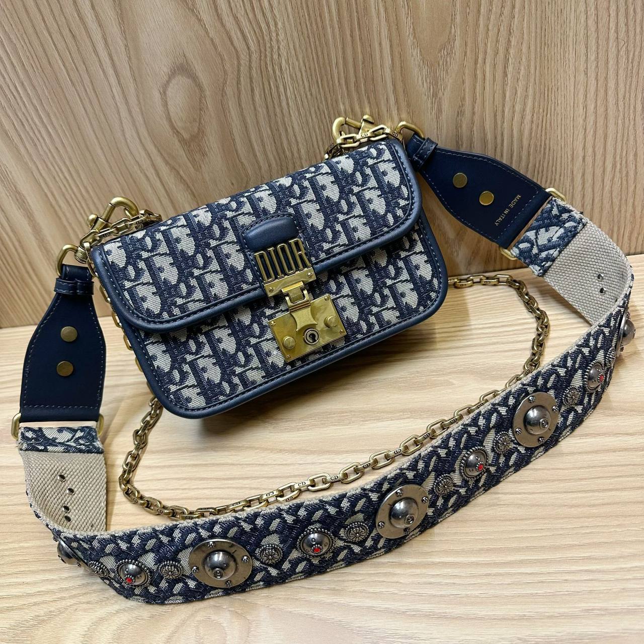 DIOR MASTER QUALITY WITH BOX
185 dhs 

Zain39

♥️♥️♥️
