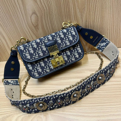 DIOR MASTER QUALITY WITH BOX
185 dhs 

Zain39

♥️♥️♥️